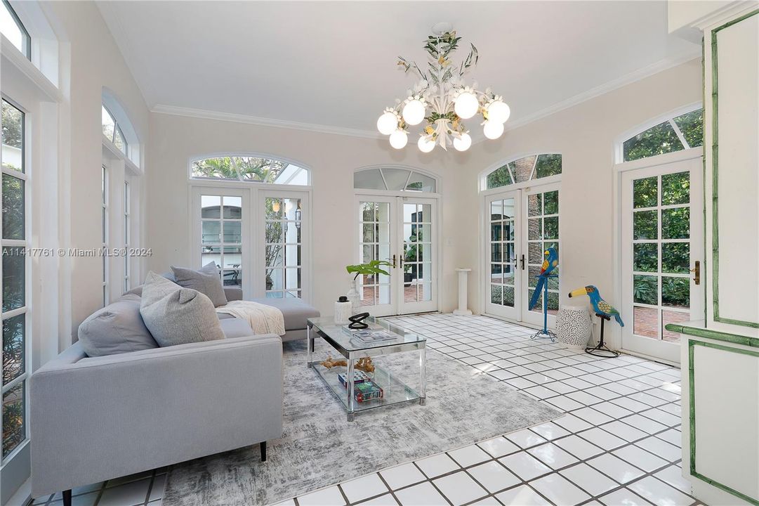 Recently Sold: $3,750,000 (5 beds, 4 baths, 4055 Square Feet)