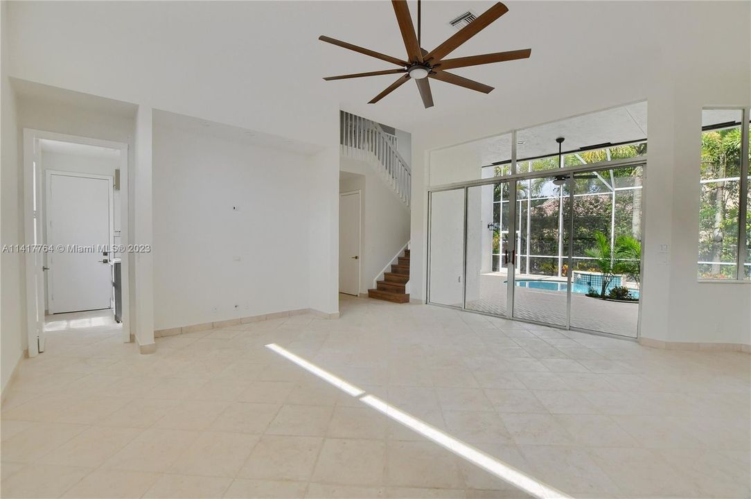 Vendido Recientemente: $1,200,000 (5 camas, 4 baños, 3395 Pies cuadrados)