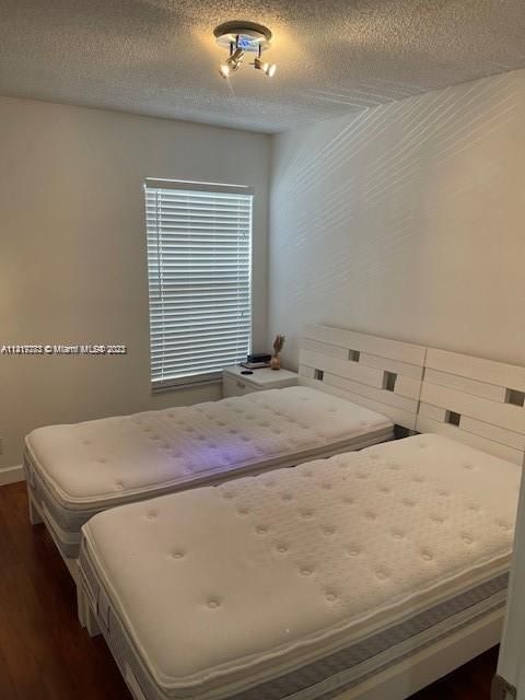 Recently Sold: $249,999 (2 beds, 2 baths, 800 Square Feet)