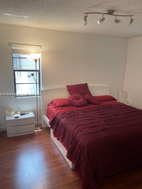 Recently Sold: $249,999 (2 beds, 2 baths, 800 Square Feet)