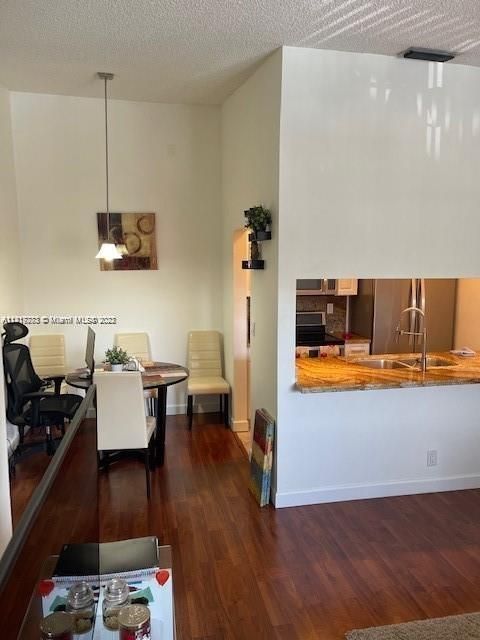 Recently Sold: $249,999 (2 beds, 2 baths, 800 Square Feet)