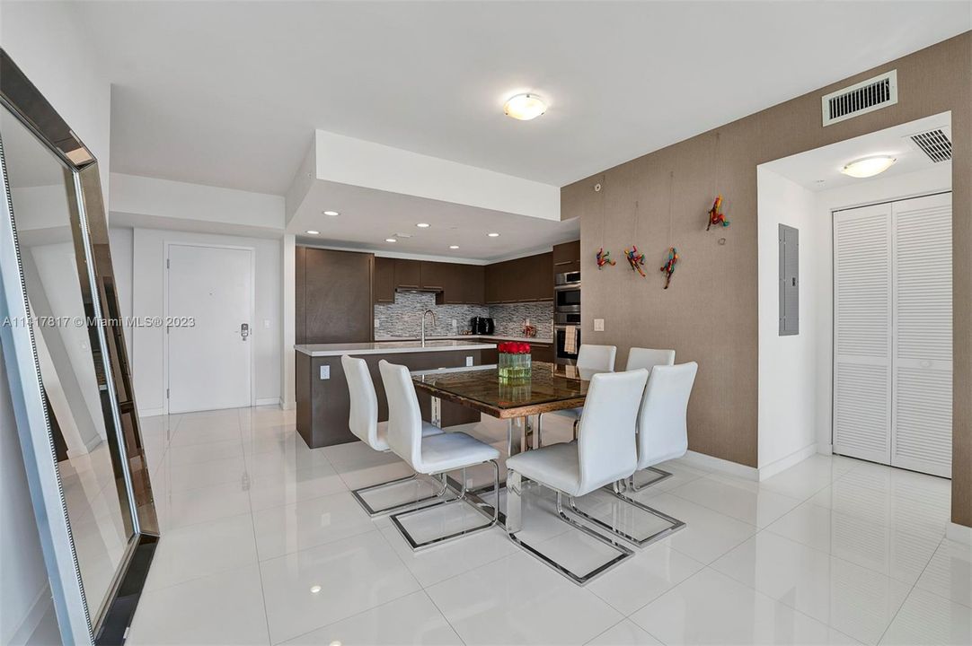 Recently Rented: $3,300 (2 beds, 2 baths, 1244 Square Feet)