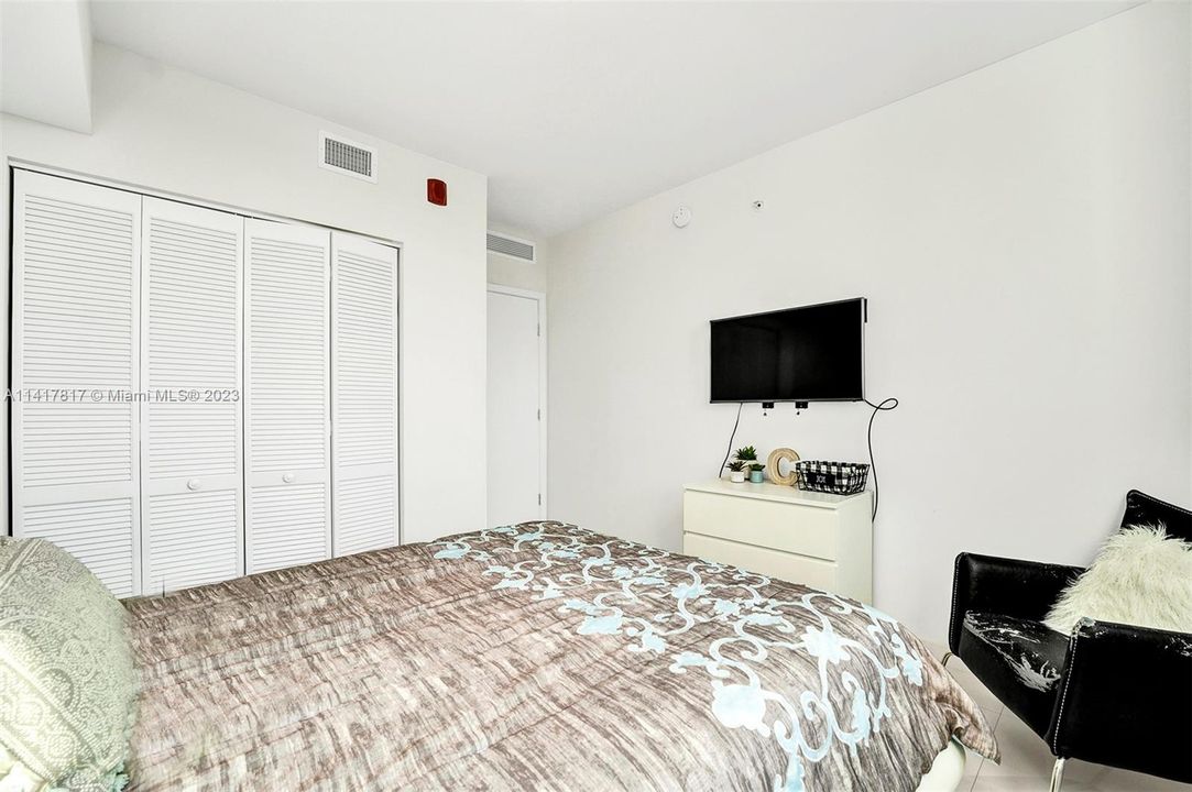 Recently Rented: $3,300 (2 beds, 2 baths, 1244 Square Feet)