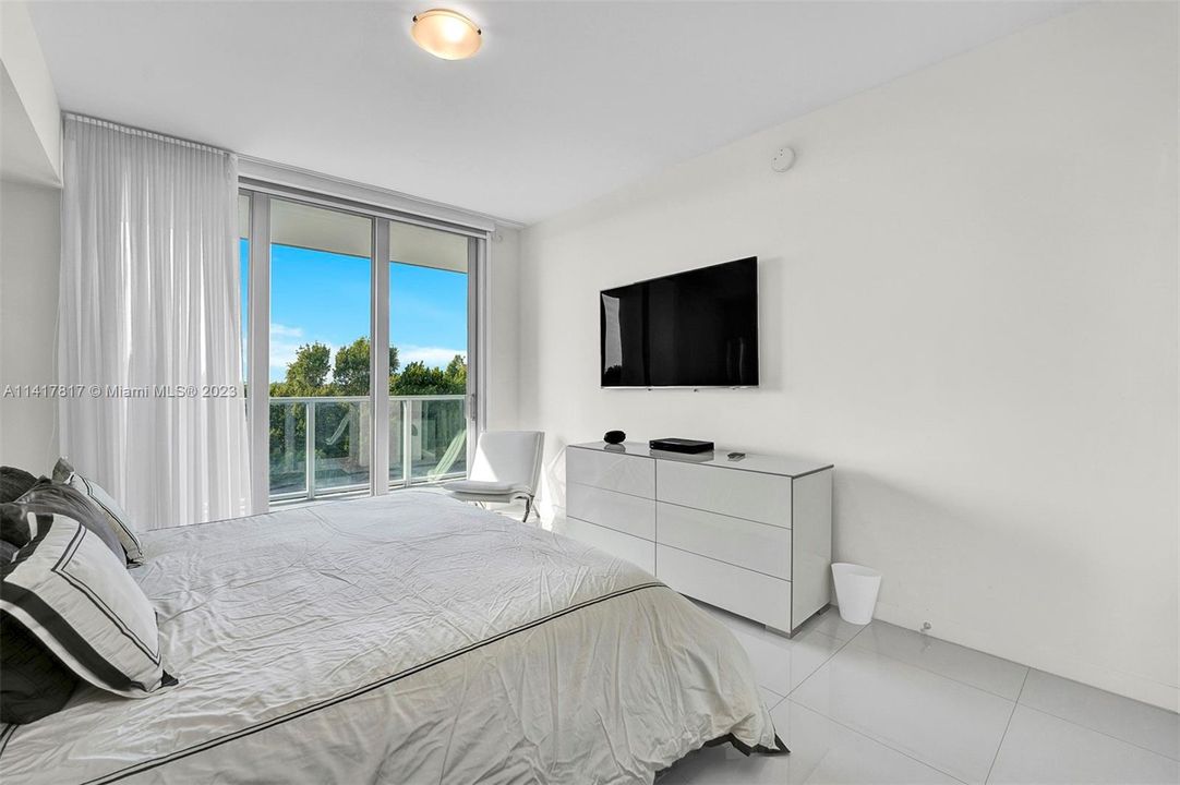 Recently Rented: $3,300 (2 beds, 2 baths, 1244 Square Feet)