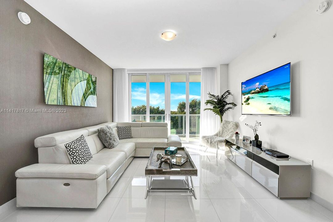 Recently Rented: $3,300 (2 beds, 2 baths, 1244 Square Feet)