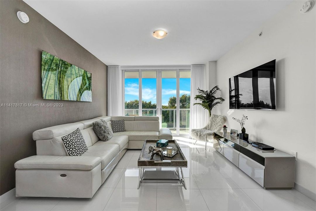 Recently Rented: $3,300 (2 beds, 2 baths, 1244 Square Feet)