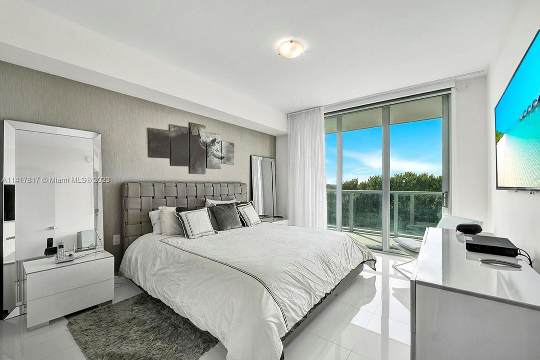 Recently Rented: $3,300 (2 beds, 2 baths, 1244 Square Feet)