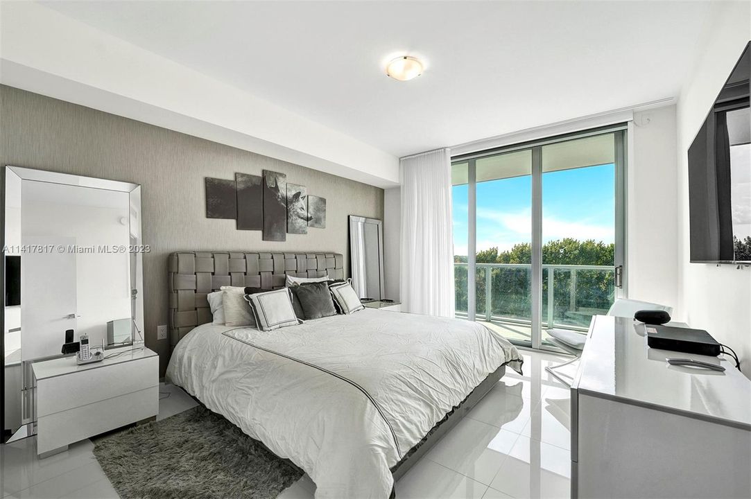 Recently Rented: $3,300 (2 beds, 2 baths, 1244 Square Feet)