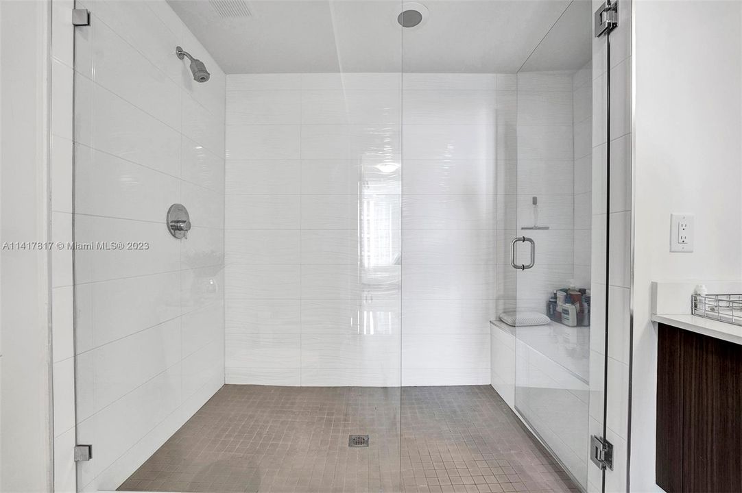 Recently Rented: $3,300 (2 beds, 2 baths, 1244 Square Feet)