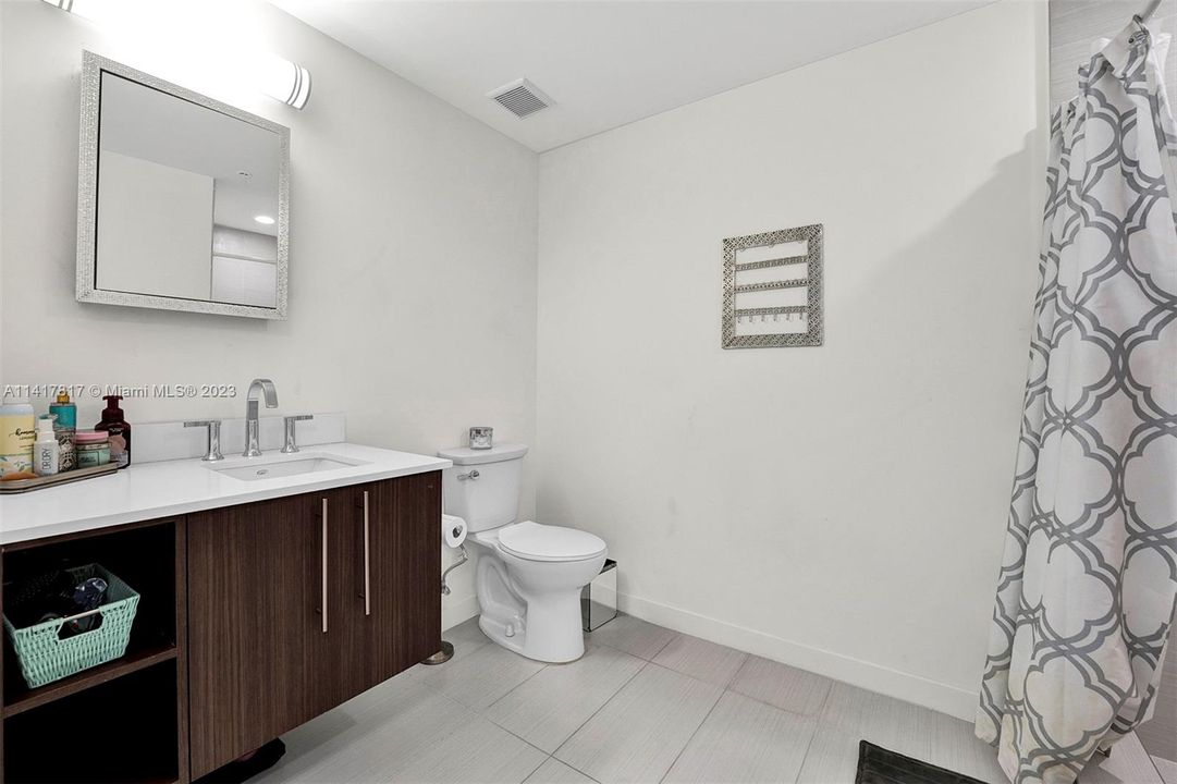 Recently Rented: $3,300 (2 beds, 2 baths, 1244 Square Feet)