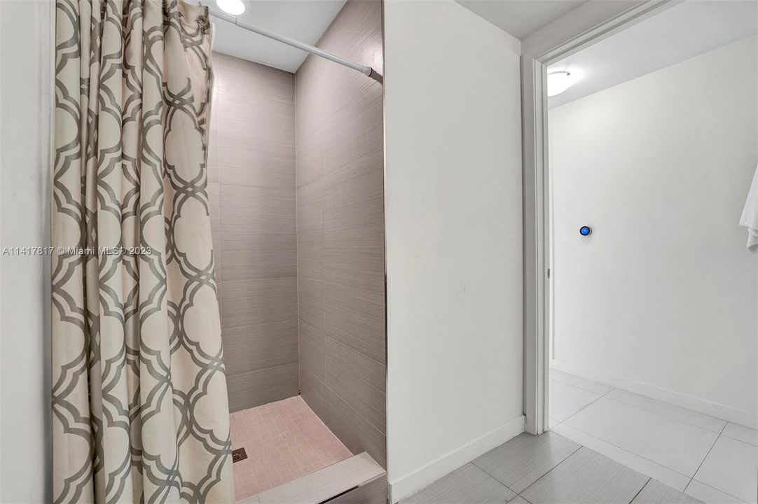 Recently Rented: $3,300 (2 beds, 2 baths, 1244 Square Feet)