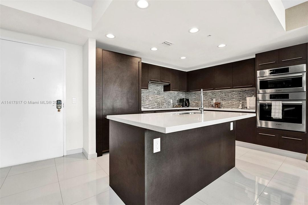 Recently Rented: $3,300 (2 beds, 2 baths, 1244 Square Feet)