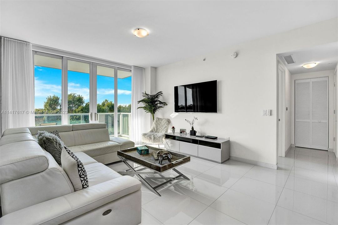 Recently Rented: $3,300 (2 beds, 2 baths, 1244 Square Feet)