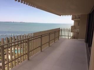 Recently Sold: $2,199,000 (3 beds, 2 baths, 2614 Square Feet)