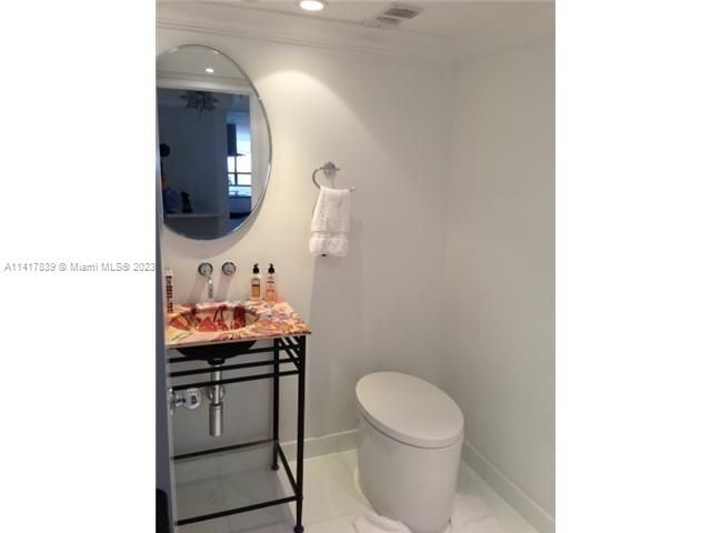 Recently Sold: $2,199,000 (3 beds, 2 baths, 2614 Square Feet)