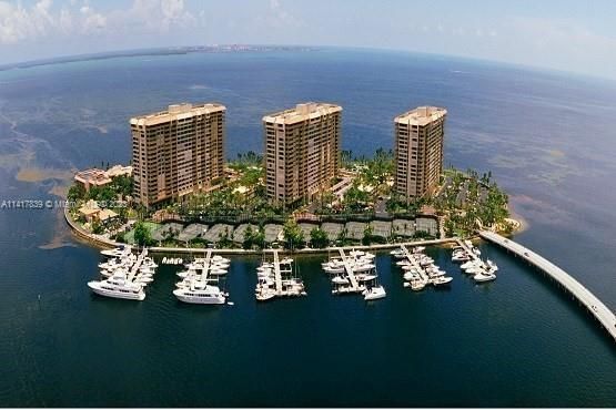 Recently Sold: $2,199,000 (3 beds, 2 baths, 2614 Square Feet)