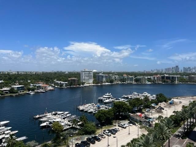 Recently Sold: $2,199,000 (3 beds, 2 baths, 2614 Square Feet)