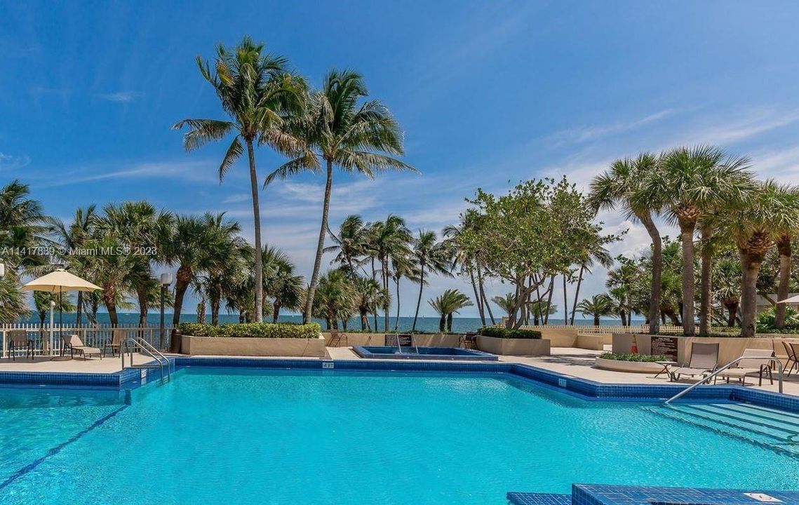 Recently Sold: $2,199,000 (3 beds, 2 baths, 2614 Square Feet)