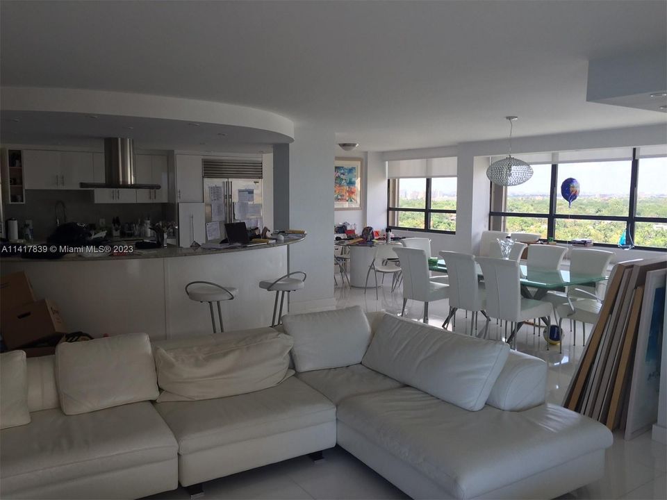 Recently Sold: $2,199,000 (3 beds, 2 baths, 2614 Square Feet)