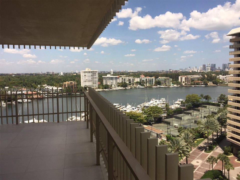 Recently Sold: $2,199,000 (3 beds, 2 baths, 2614 Square Feet)