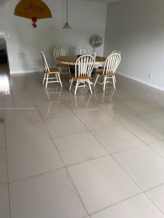 Recently Sold: $295,000 (3 beds, 2 baths, 1310 Square Feet)