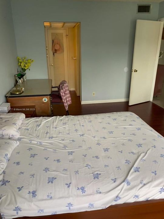 Recently Sold: $295,000 (3 beds, 2 baths, 1310 Square Feet)