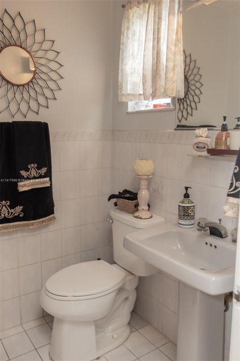 Recently Sold: $689,000 (4 beds, 4 baths, 2337 Square Feet)