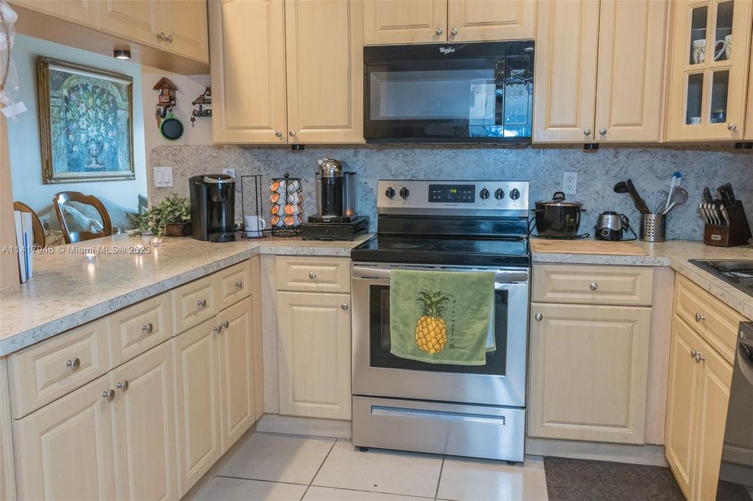 Recently Sold: $689,000 (4 beds, 4 baths, 2337 Square Feet)