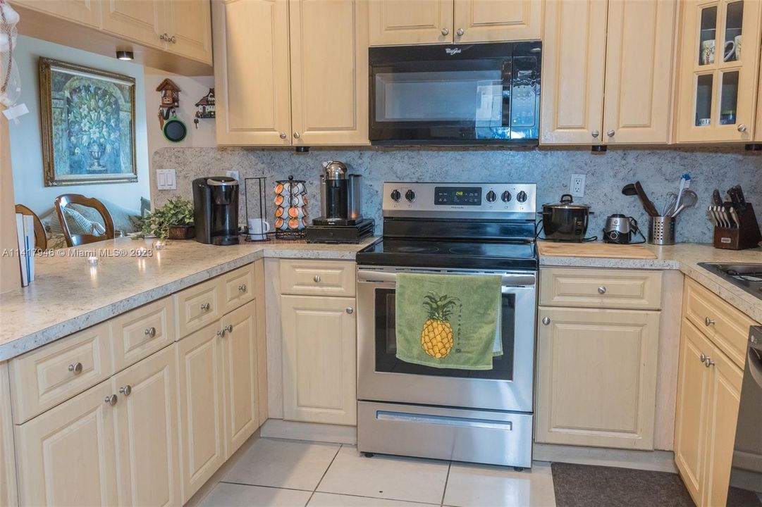 Recently Sold: $689,000 (4 beds, 4 baths, 2337 Square Feet)