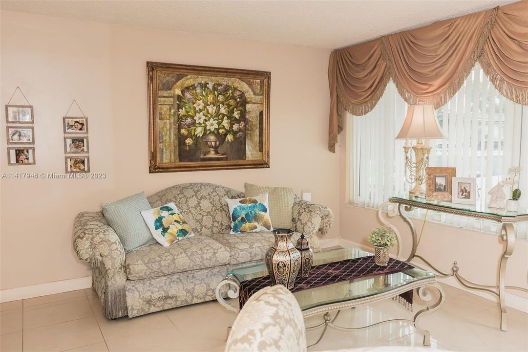 Recently Sold: $689,000 (4 beds, 4 baths, 2337 Square Feet)