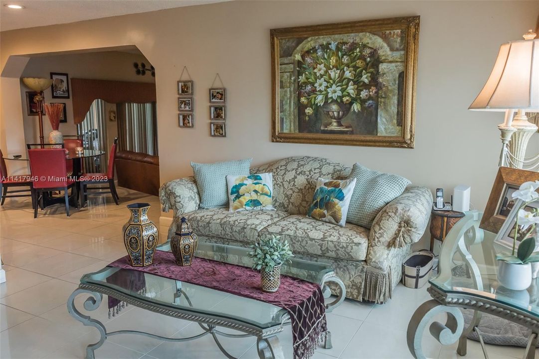 Recently Sold: $689,000 (4 beds, 4 baths, 2337 Square Feet)