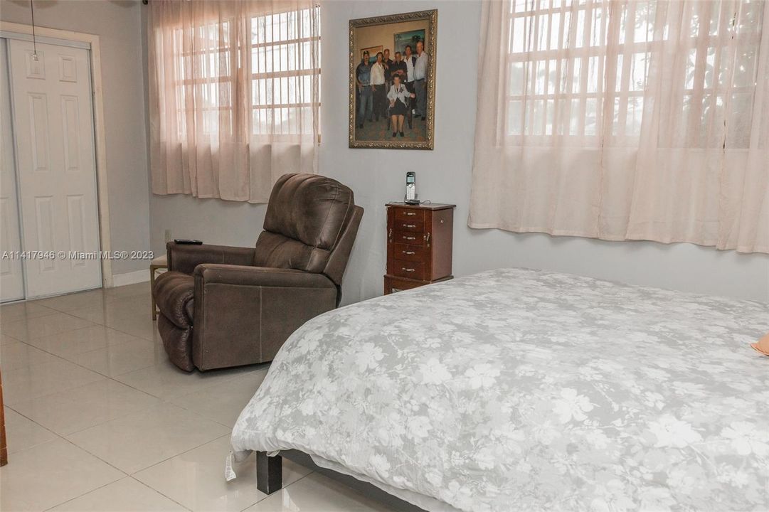 Recently Sold: $689,000 (4 beds, 4 baths, 2337 Square Feet)