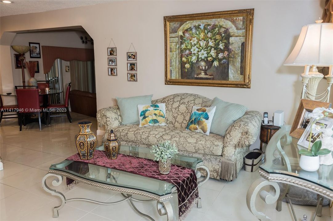 Recently Sold: $689,000 (4 beds, 4 baths, 2337 Square Feet)