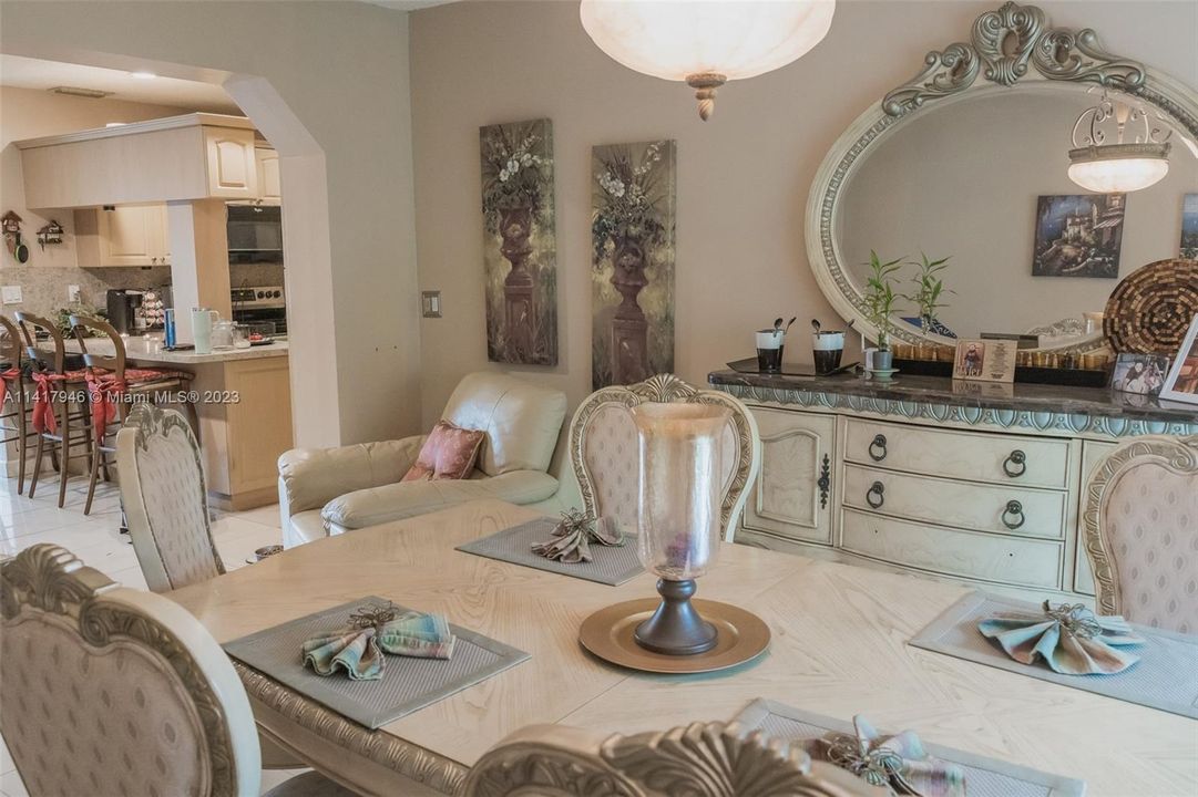 Recently Sold: $689,000 (4 beds, 4 baths, 2337 Square Feet)