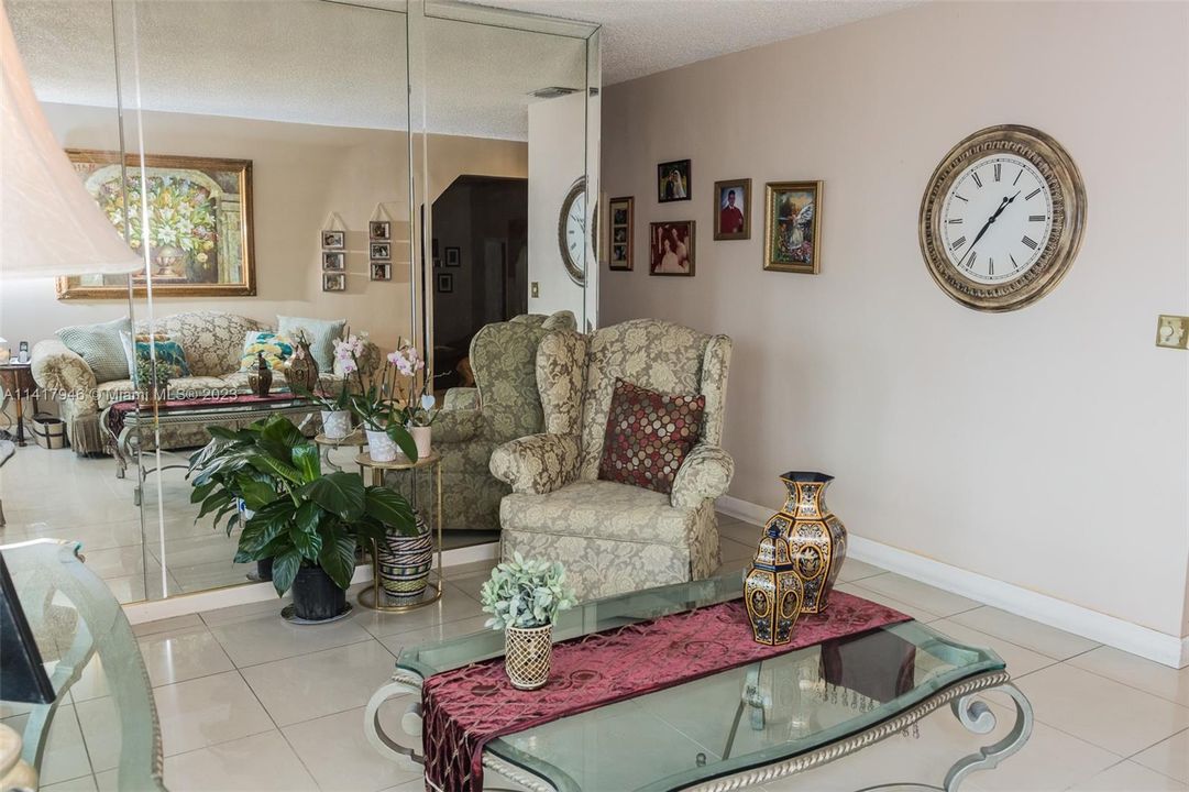 Recently Sold: $689,000 (4 beds, 4 baths, 2337 Square Feet)