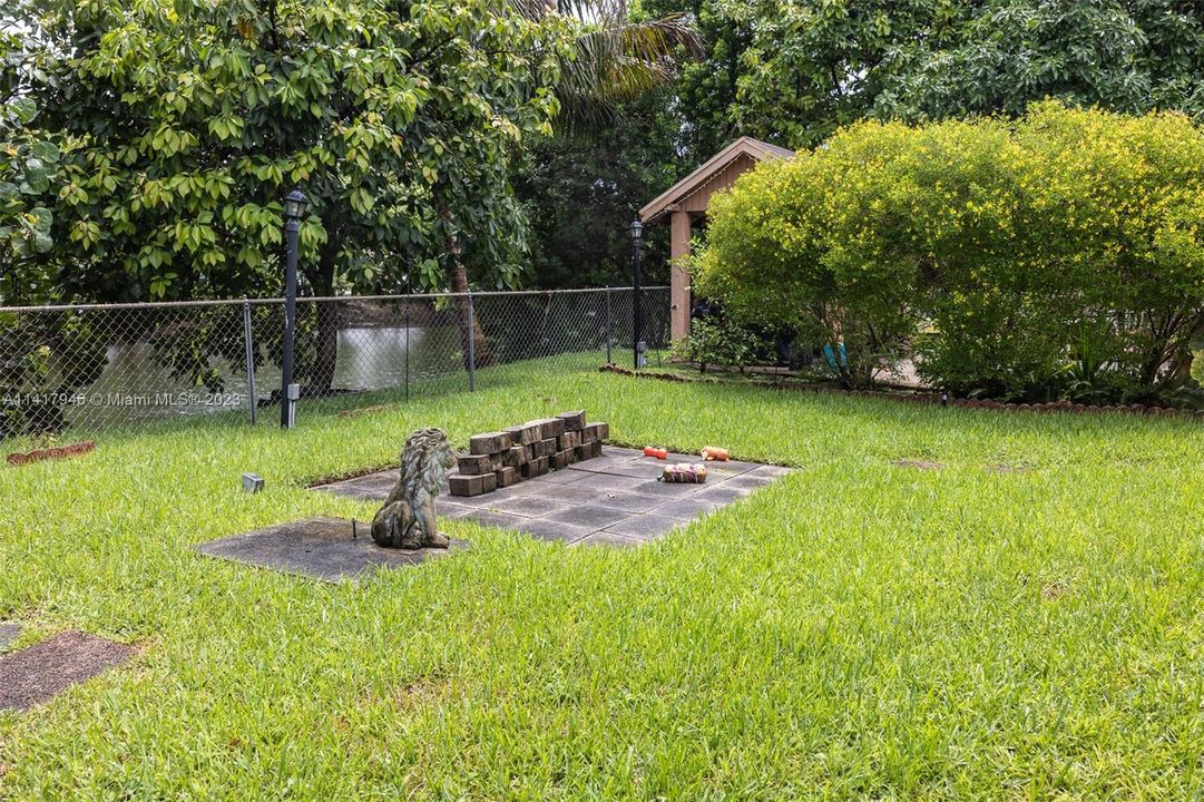 Recently Sold: $689,000 (4 beds, 4 baths, 2337 Square Feet)