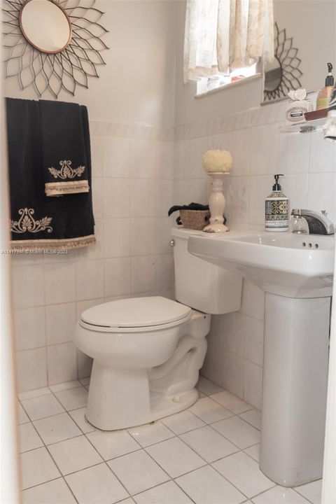 Recently Sold: $689,000 (4 beds, 4 baths, 2337 Square Feet)