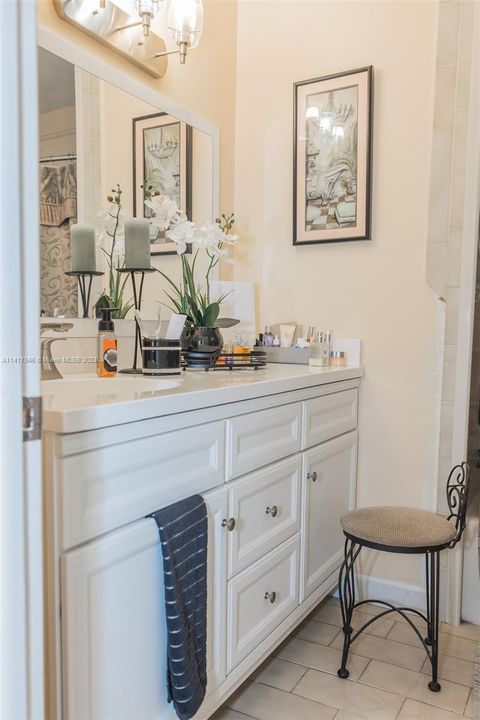 Recently Sold: $689,000 (4 beds, 4 baths, 2337 Square Feet)