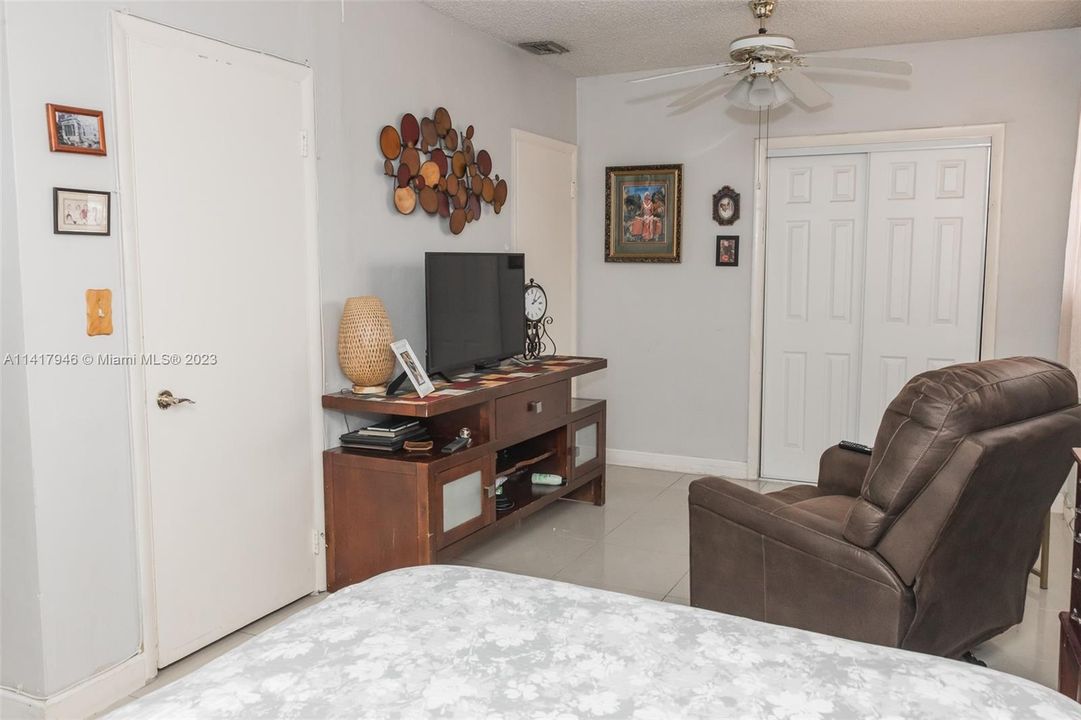 Recently Sold: $689,000 (4 beds, 4 baths, 2337 Square Feet)