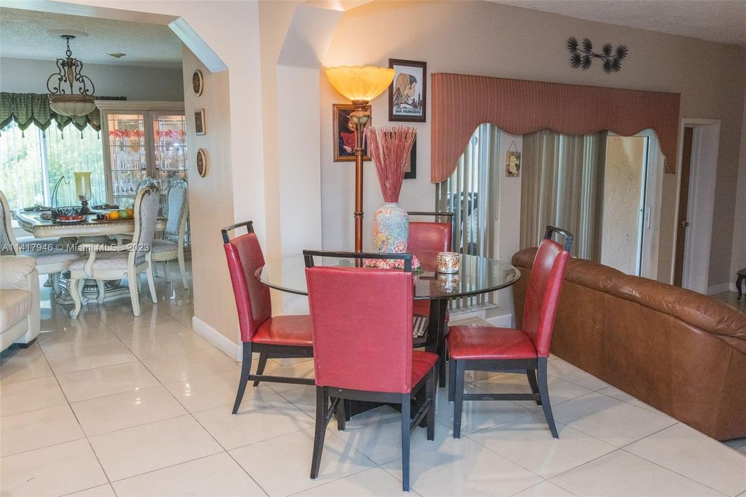 Recently Sold: $689,000 (4 beds, 4 baths, 2337 Square Feet)