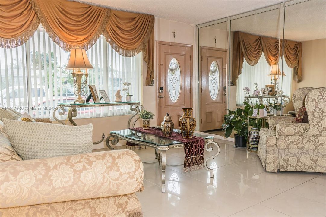 Recently Sold: $689,000 (4 beds, 4 baths, 2337 Square Feet)