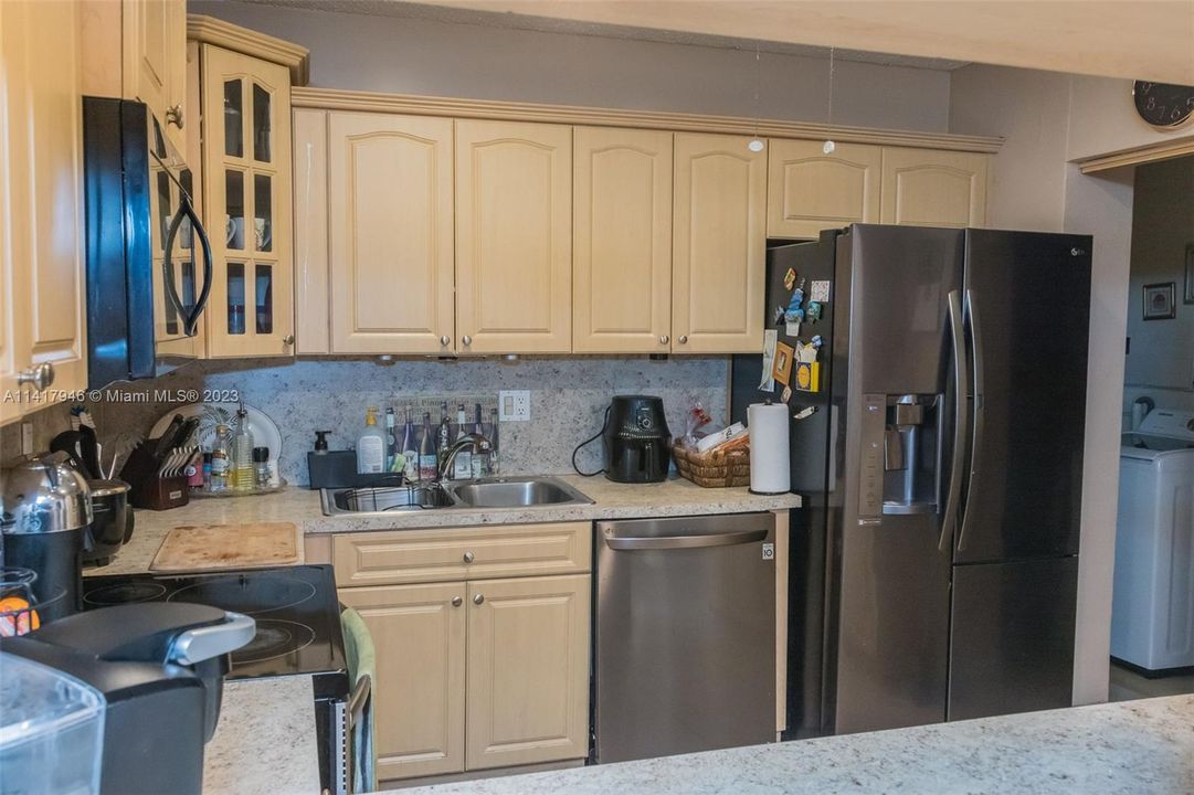 Recently Sold: $689,000 (4 beds, 4 baths, 2337 Square Feet)