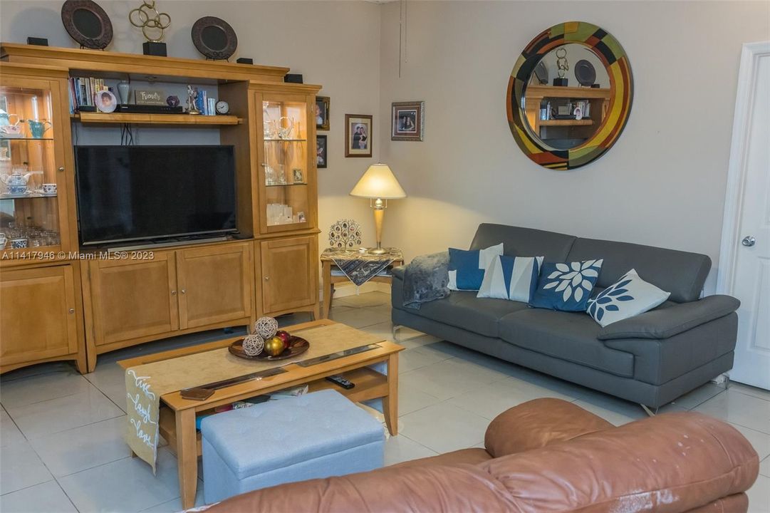 Recently Sold: $689,000 (4 beds, 4 baths, 2337 Square Feet)