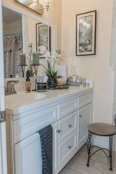 Recently Sold: $689,000 (4 beds, 4 baths, 2337 Square Feet)