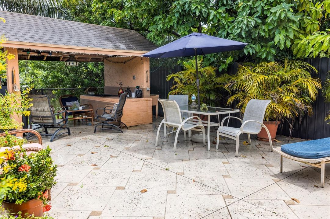 Recently Sold: $689,000 (4 beds, 4 baths, 2337 Square Feet)