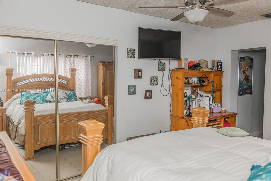 Recently Sold: $689,000 (4 beds, 4 baths, 2337 Square Feet)