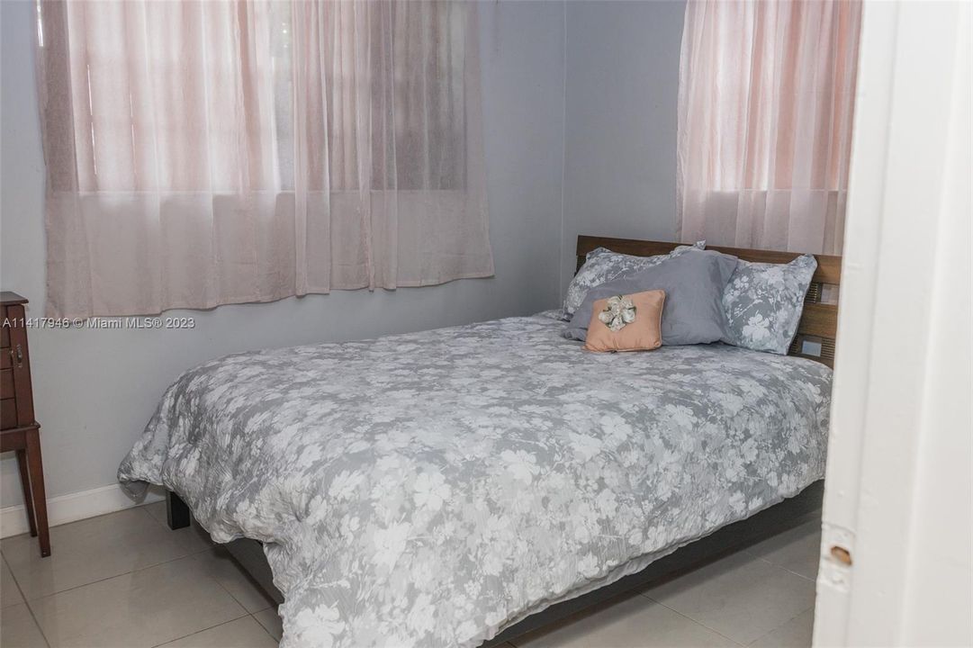 Recently Sold: $689,000 (4 beds, 4 baths, 2337 Square Feet)