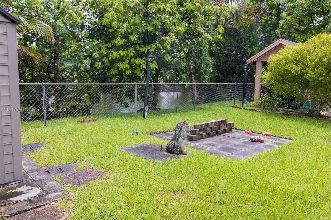 Recently Sold: $689,000 (4 beds, 4 baths, 2337 Square Feet)