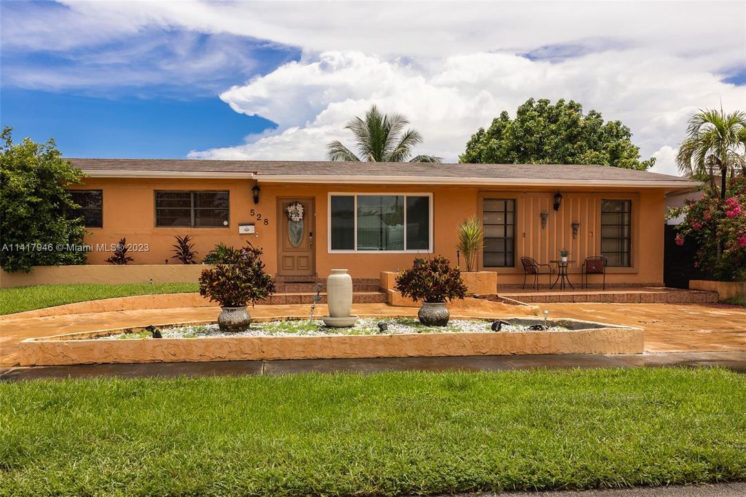 Recently Sold: $689,000 (4 beds, 4 baths, 2337 Square Feet)