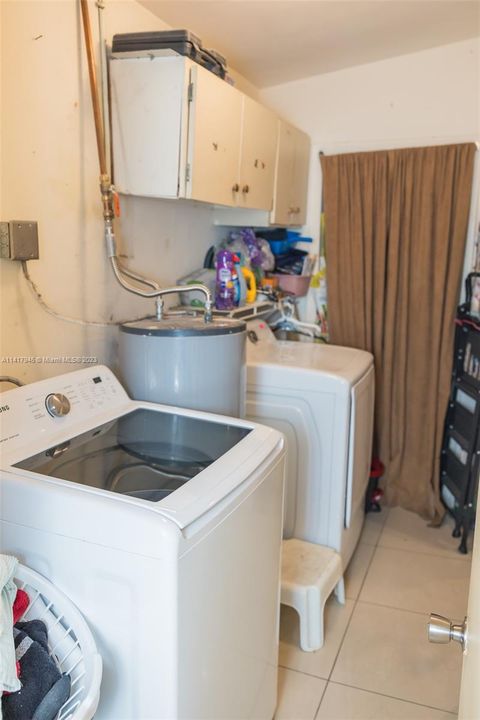 Recently Sold: $689,000 (4 beds, 4 baths, 2337 Square Feet)